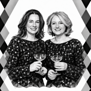 Marjon Zijlstra en Anet Dumoulin, kunstzinnig geïnterpreteerd in zwart-wit, lachend met een glas in de hand